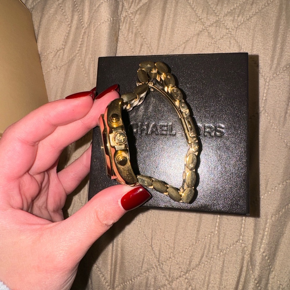 All Gold Michael Kors Watch - Picture 6 of 9